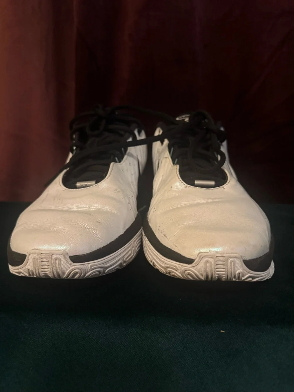 Nike White & Black Men’s Low-Top Zoom Tennis Sneakers